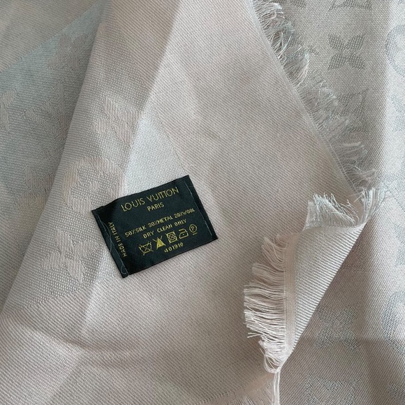 Louis Vuitton Monogram Classic Shawl - Picture 2 of 3